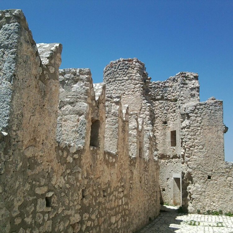 Resti del castello di Rocca Calasio in Abruzzo | © USRC Abruzzo
