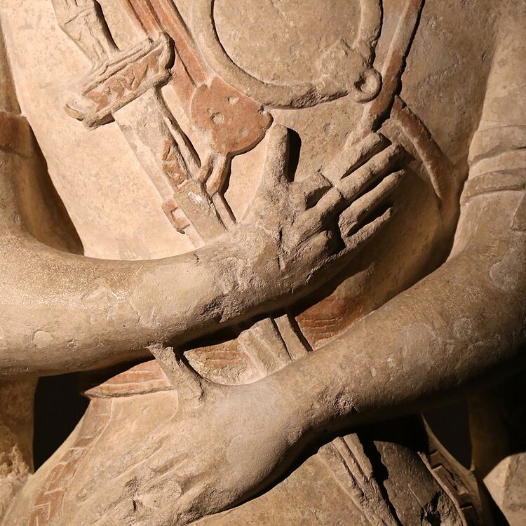 Dettaglio della scultura del guerriero di Capestrano in Abruzzo | © Di Sailko - Opera propria, CC BY 3.0, Wikimedia